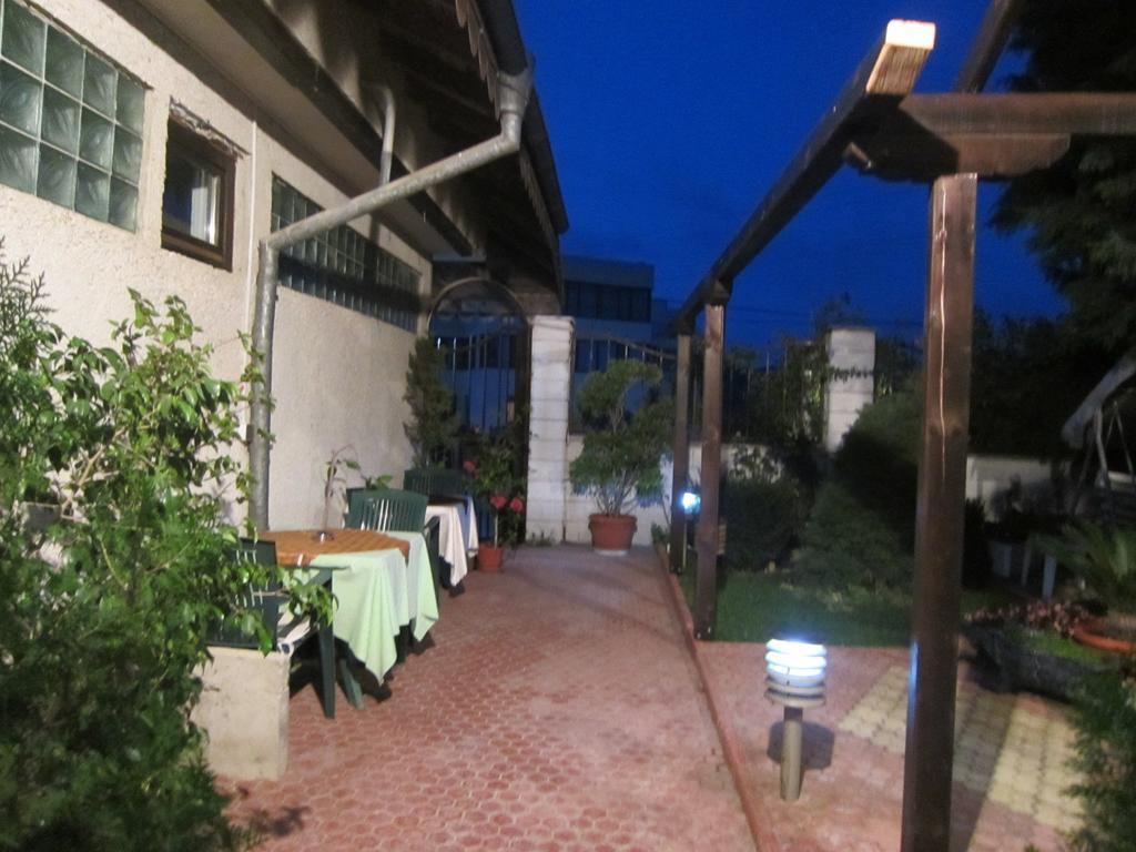 Guest House Delphini Varna Exterior foto