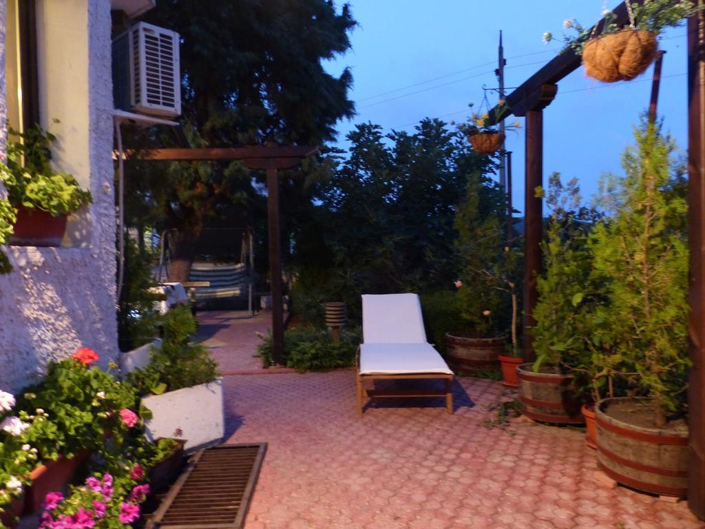 Guest House Delphini Varna Exterior foto